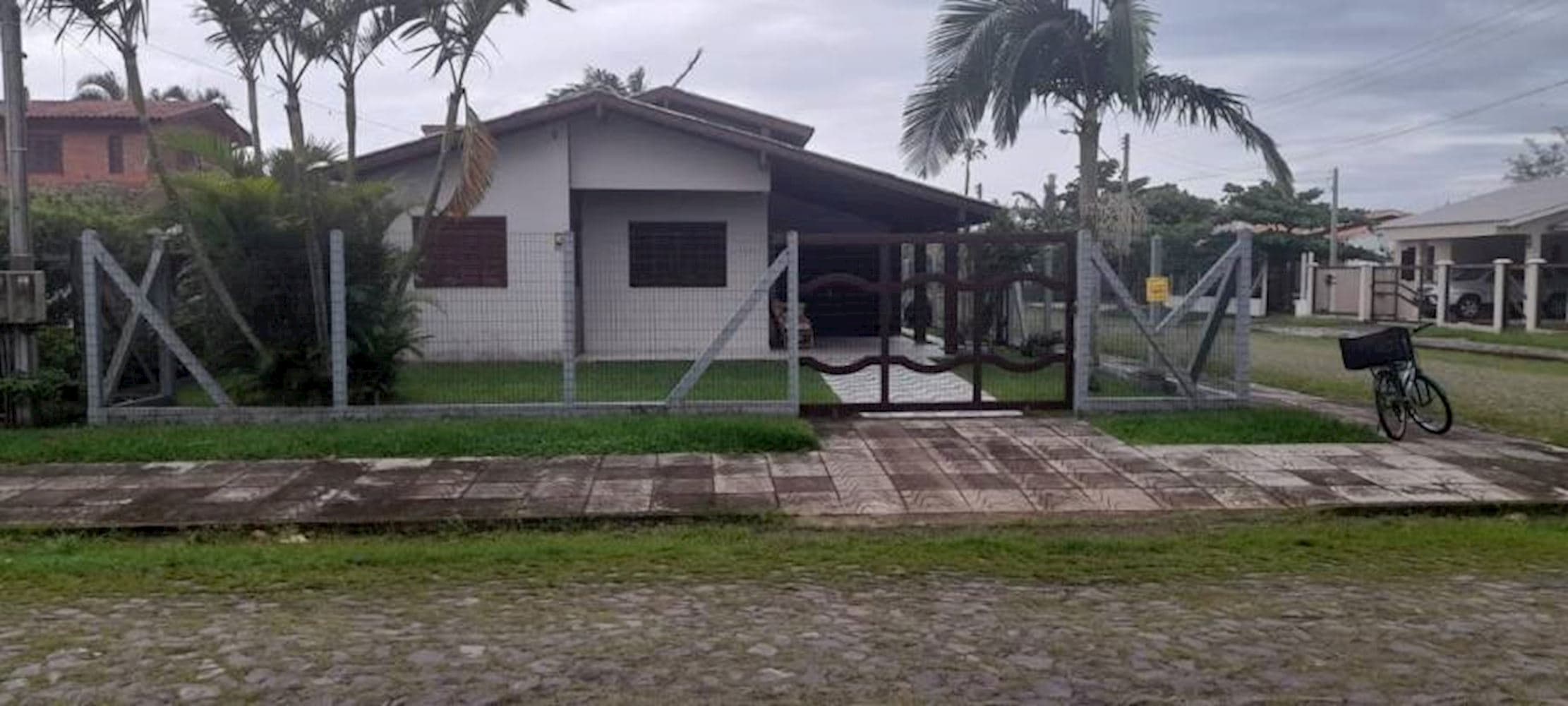 Foto 1 de 34: Casa em leilão em Capão Da Canoa - RS, bairro Praia da Conceição — Casa no Praia Da Conceição em Capão da Canoa/RS