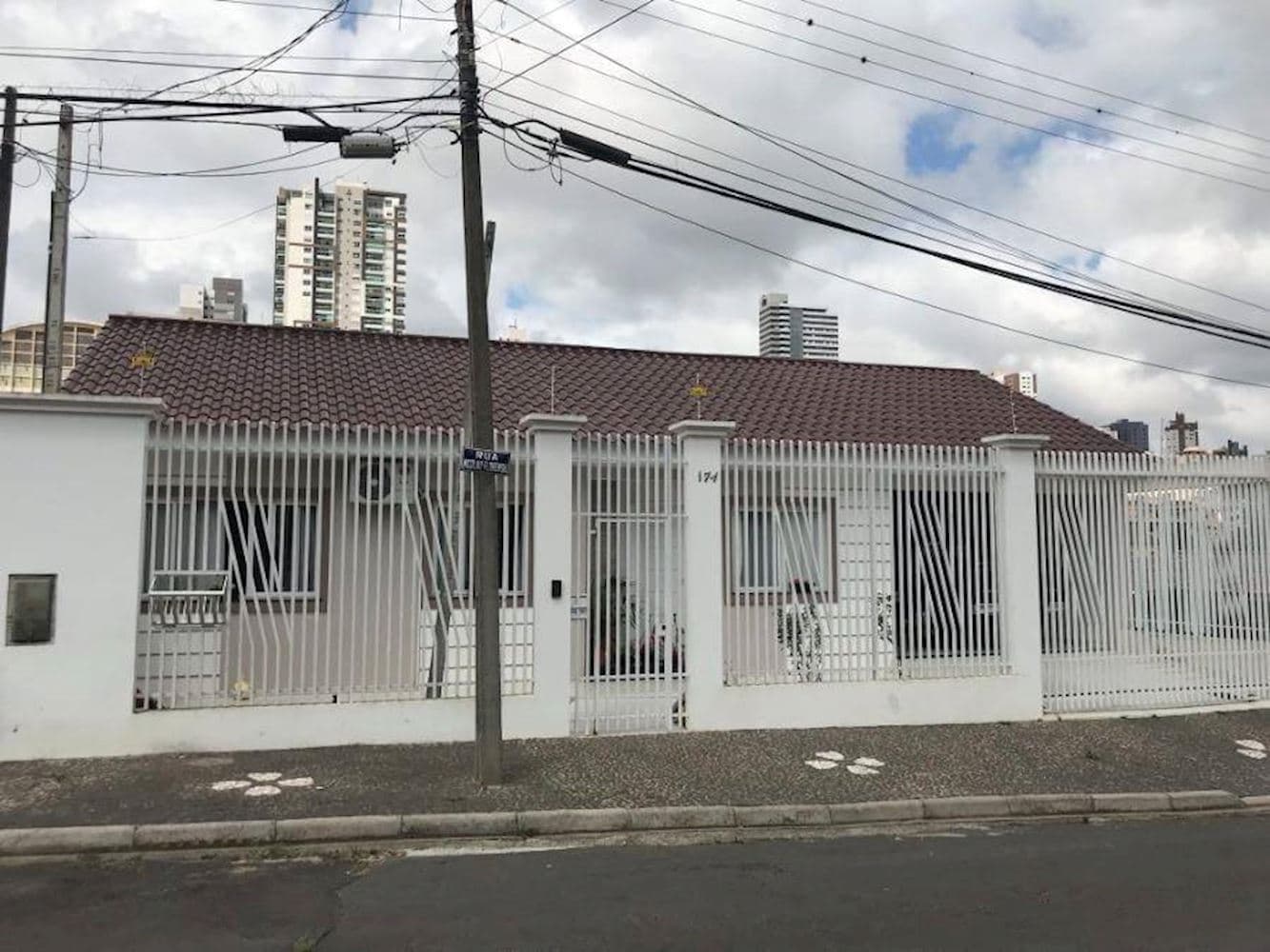 Foto 1 de 15: Casa em leilão em Ponta Grossa - PR, bairro Ronda — Casa no Ronda em Ponta Grossa/PR