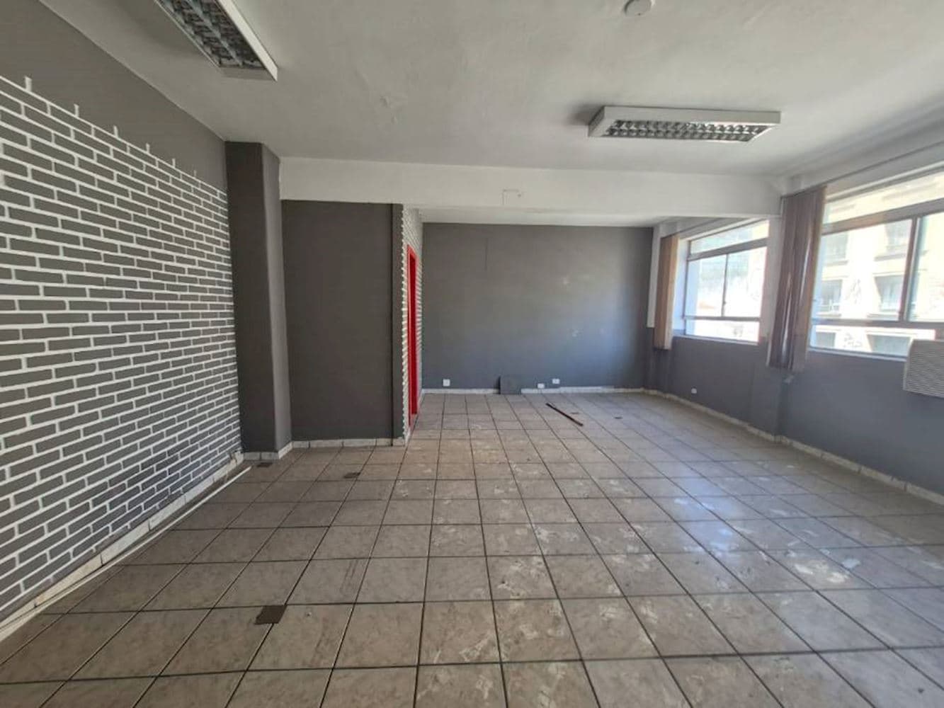 Foto 13 de 16: Comercial em leilão em São Paulo - SP, bairro Centro — Sala Comercial no "Edifício Helio" - Centro - São Paulo/SP