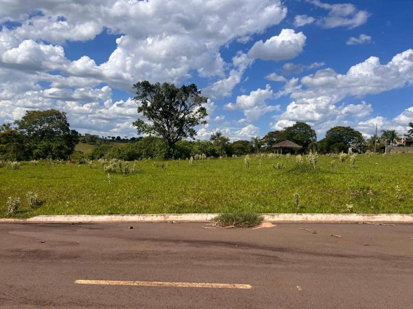 Foto 2 de 8: Terreno em leilão em Pérola - PR, bairro Perola — Lote, Padrão, 0 vaga(s) de garagem