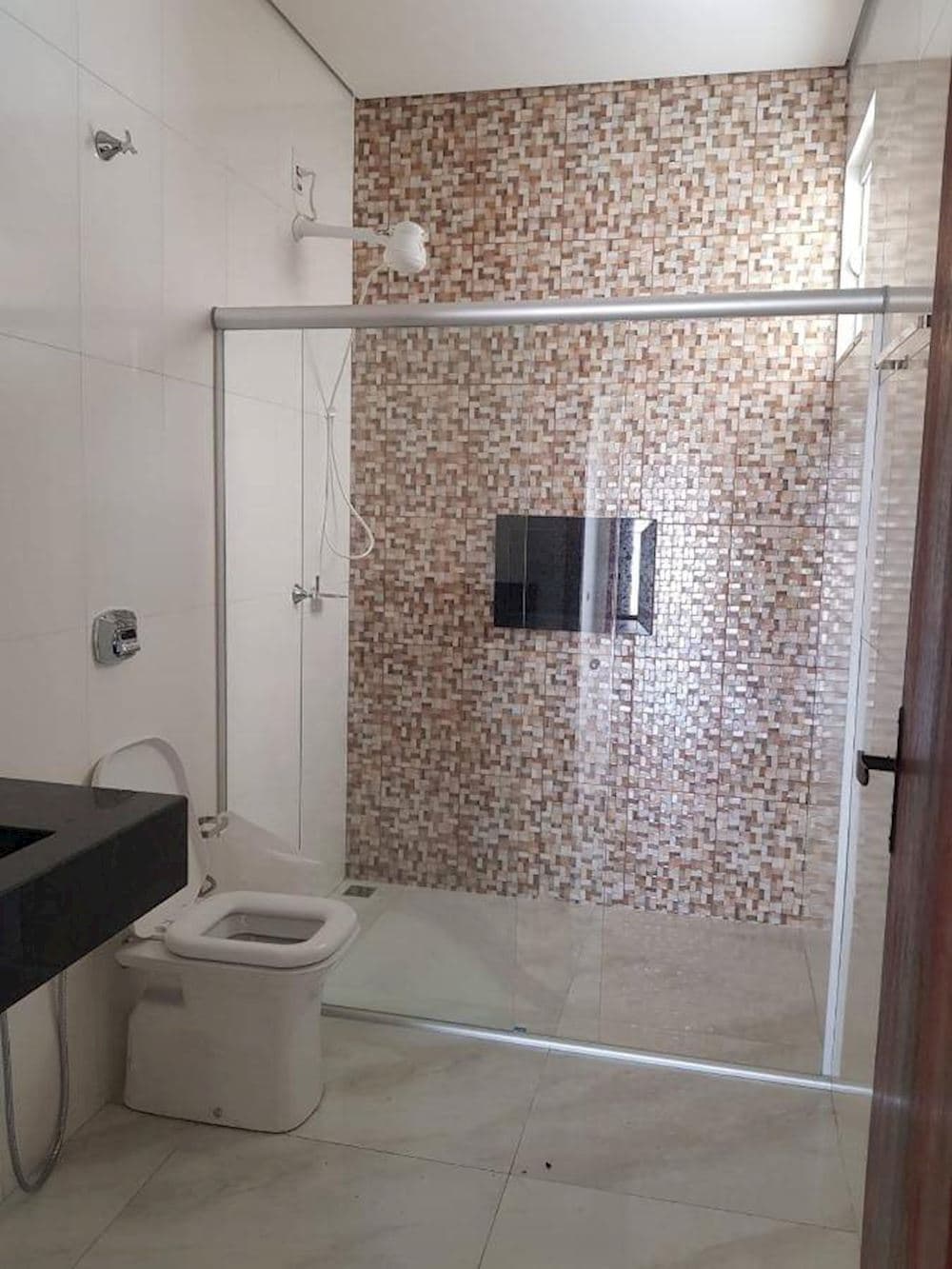 Foto 8 de 15: Casa em leilão em Juara - MT, bairro Centro — Casa, Padrão, 1 vaga(s) de garagem