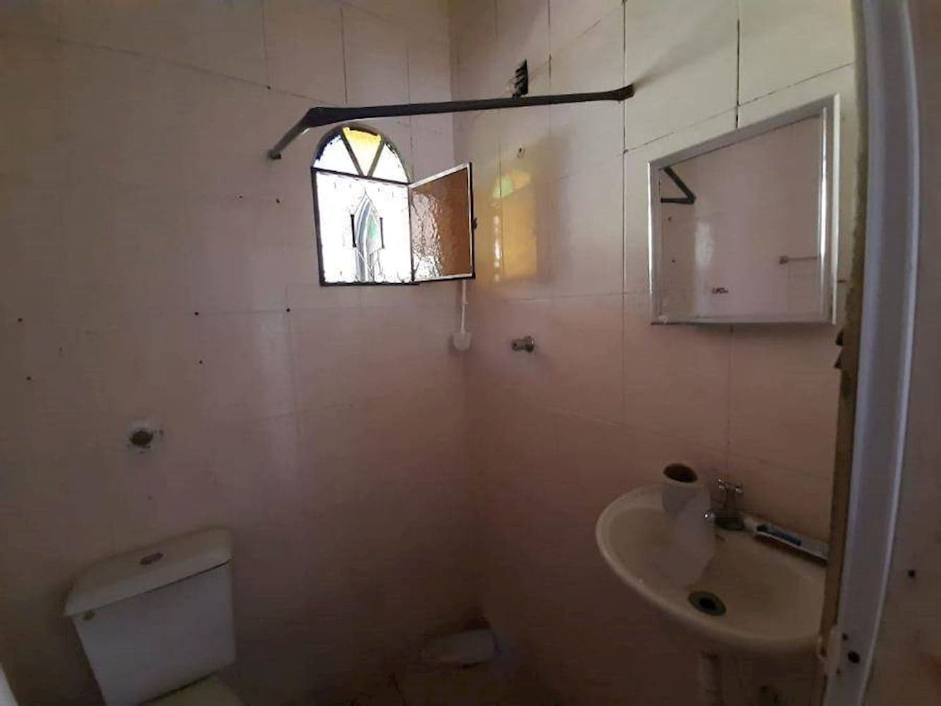 Foto 7 de 10: Casa em leilão em Magé - RJ, bairro Parque do Imperador — Casa, Padrão, 0 vaga(s) de garagem