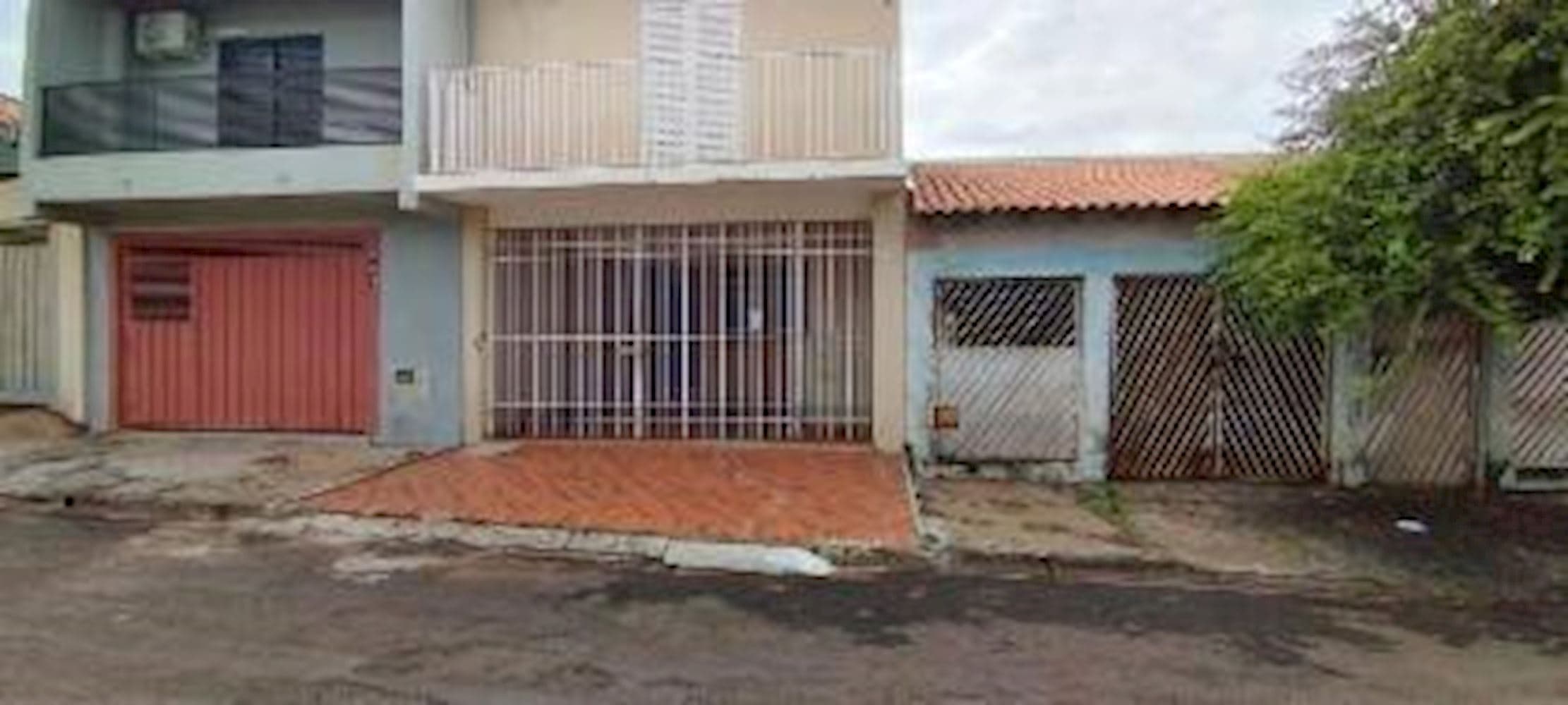 Foto 1 de 15: Casa em leilão em Assis - SP, bairro San Fernando Valley — Casa, Padrão, 0 vaga(s) de garagem
