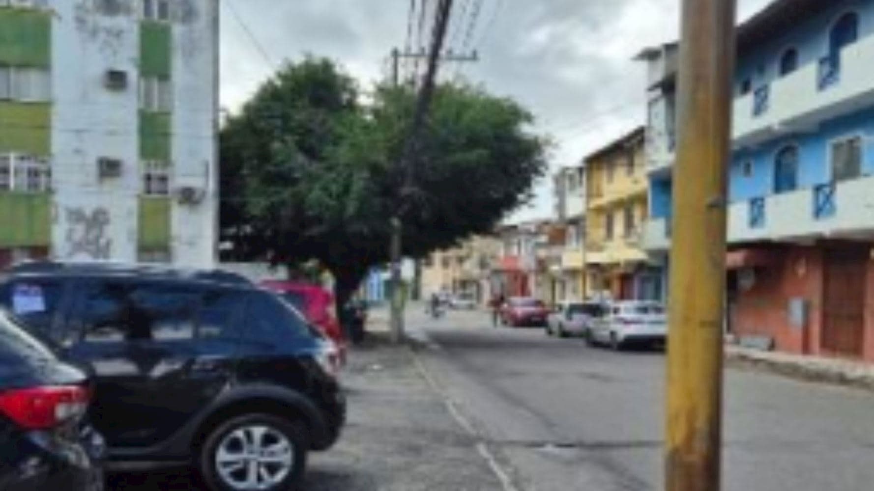 Foto 2 de 4: Apartamento em leilão em Salvador - BA, bairro Boca do Rio — Apartamento no "Conjunto Habitacional Guilherme Marback" - Boca do Rio - Salvador/BA