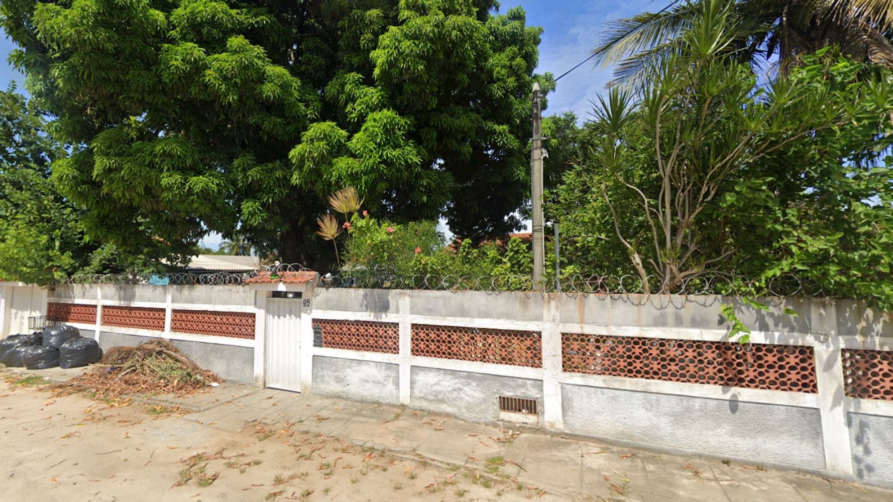 Foto 1 de 4: Casa em leilão em Araruama - RJ, bairro Areal — Casa no Areal em Araruama/RJ