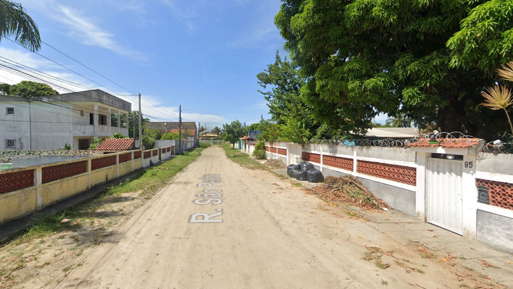 Foto 2 de 4: Casa em leilão em Araruama - RJ, bairro Areal — Casa no Areal em Araruama/RJ