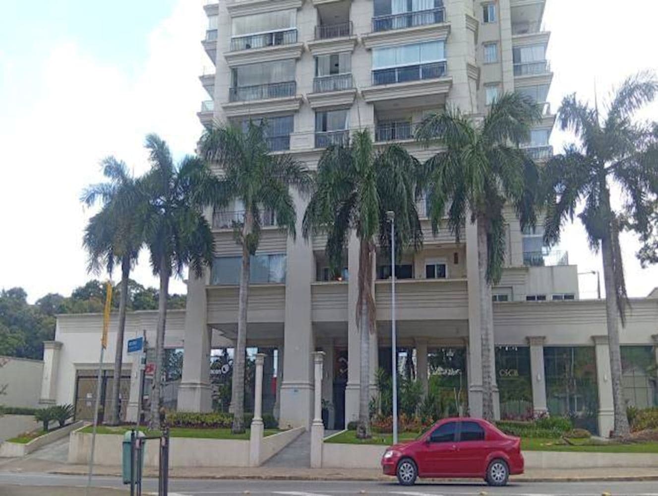 Foto 1 de 5: Comercial em leilão em Joinville - SC, bairro Centro — Loja Comercial no "Ed. Maison Soleil" - Centro - Joinville/SC