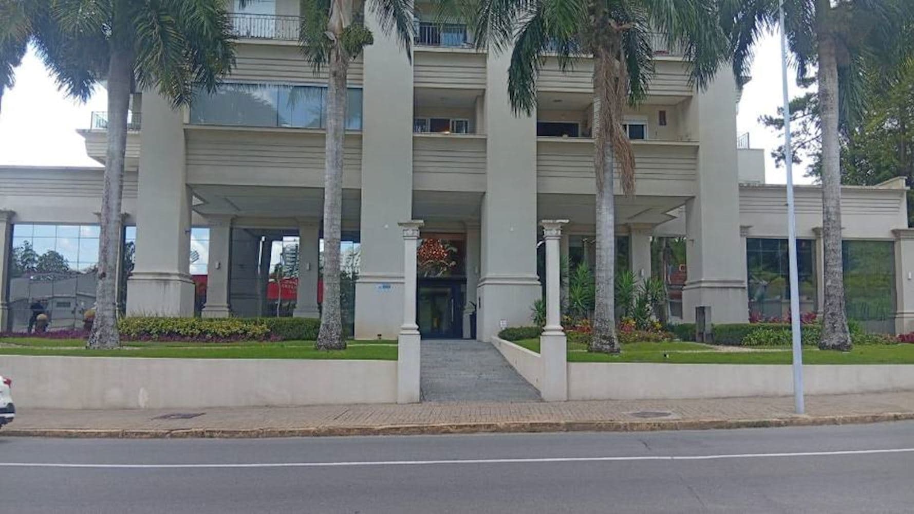 Foto 3 de 5: Comercial em leilão em Joinville - SC, bairro Centro — Loja Comercial no "Ed. Maison Soleil" - Centro - Joinville/SC
