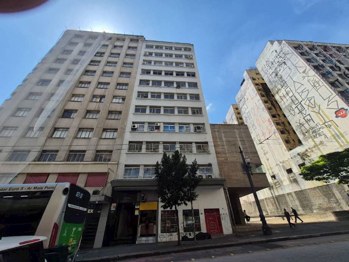 Foto 1 de 16: Comercial em leilão em São Paulo - SP, bairro Centro — Sala Comercial no "Ed. Helio" - Centro - São Paulo/SP