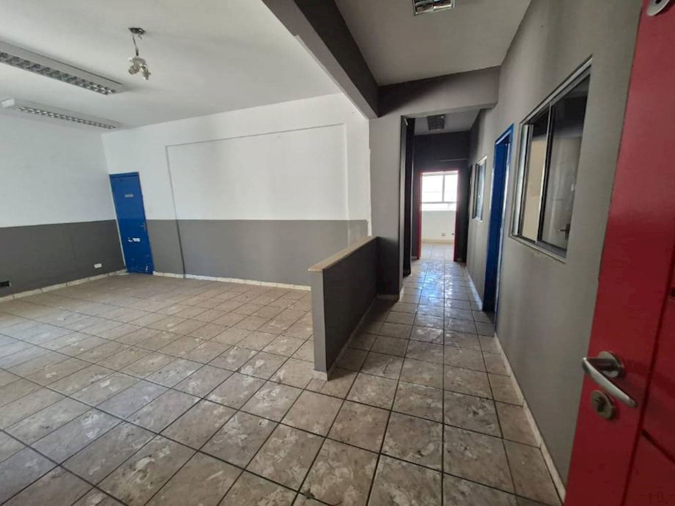 Foto 6 de 16: Comercial em leilão em São Paulo - SP, bairro Centro — Sala Comercial no "Ed. Helio" - Centro - São Paulo/SP