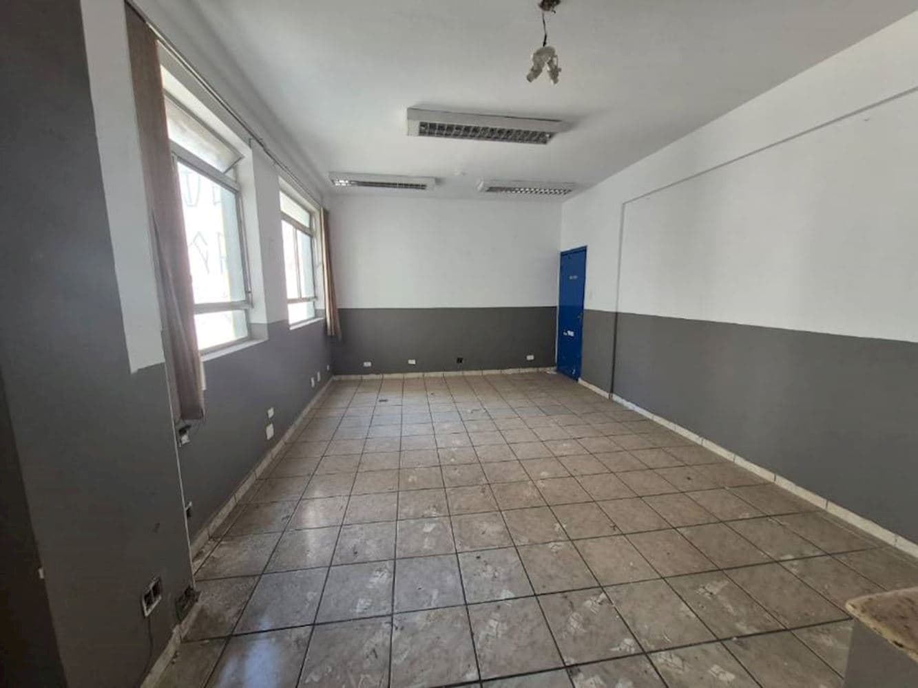 Foto 8 de 16: Comercial em leilão em São Paulo - SP, bairro Centro — Sala Comercial no "Ed. Helio" - Centro - São Paulo/SP