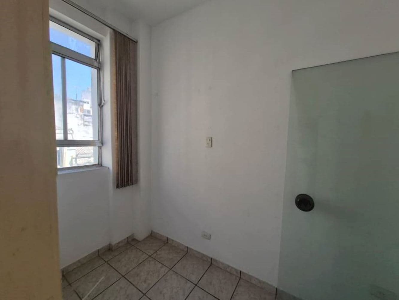Foto 12 de 16: Comercial em leilão em São Paulo - SP, bairro Centro — Sala Comercial no "Ed. Helio" - Centro - São Paulo/SP