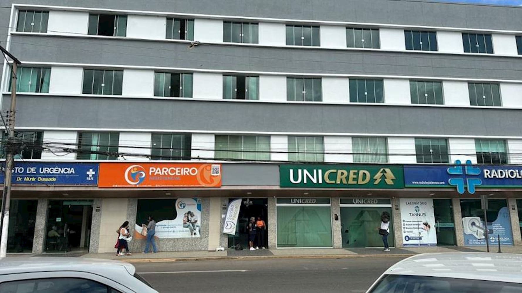 Foto 1 de 5: Comercial em leilão em Itaperuna - RJ, bairro Centro — Sala Comercial no "Centro Empresarial Santa Therezinha" - Centro - Itaperuna/RJ