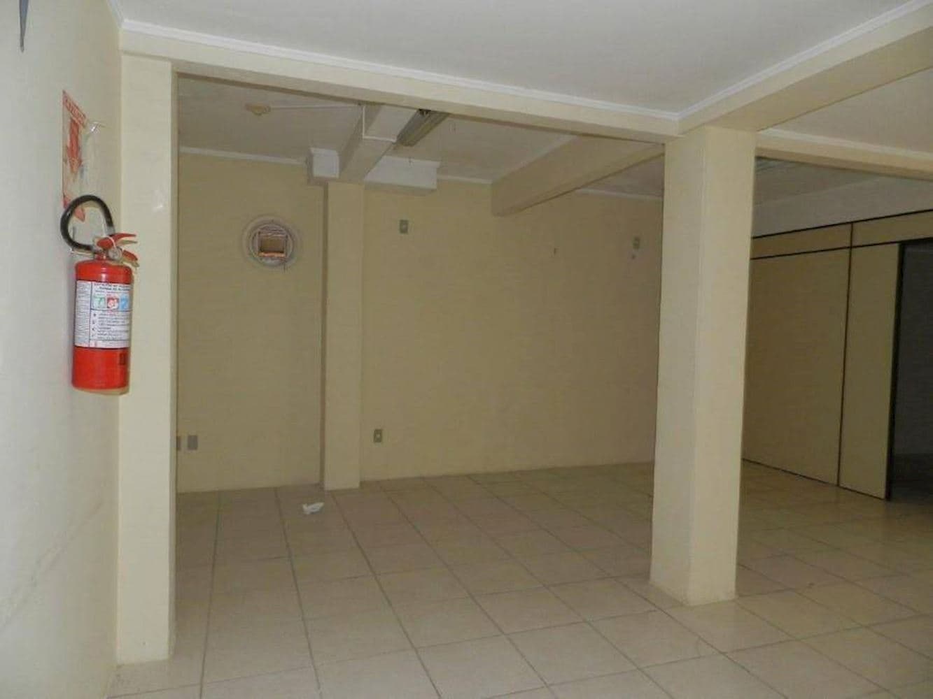 Foto 7 de 10: Comercial em leilão em Porto Alegre - RS, bairro Independencia — Sala Comercial no "Ed. Estoril" - Independência - Porto Alegre/RS
