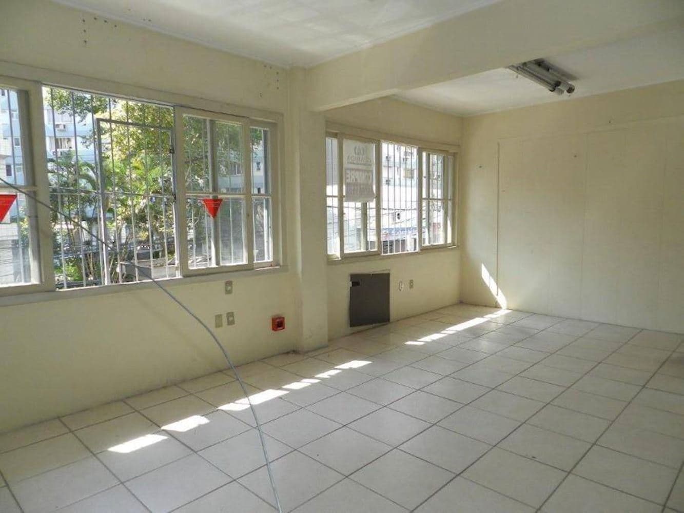Foto 8 de 10: Comercial em leilão em Porto Alegre - RS, bairro Independencia — Sala Comercial no "Ed. Estoril" - Independência - Porto Alegre/RS