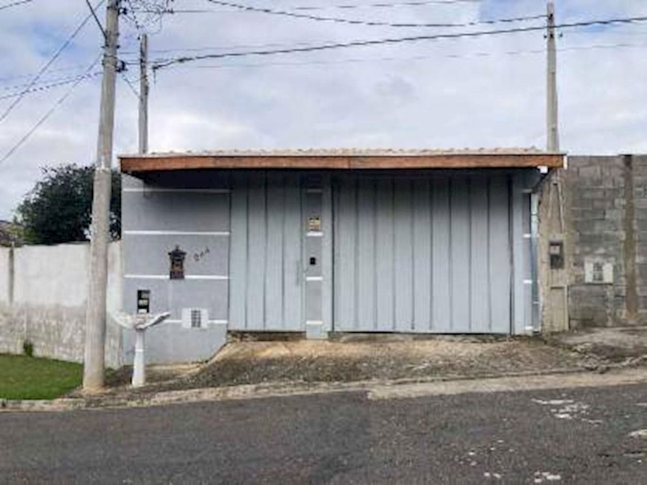 Foto 1 de 15: Casa em leilão em Pindamonhangaba - SP, bairro Nossa Senhora do Perpétuo Socorro — Casa - Nossa Senhora Do Perpétuo Socorro - Pindamonhangaba/SP