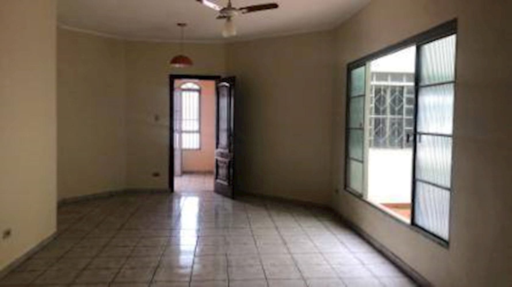 Foto 7 de 15: Casa em leilão em Campo Grande - MS, bairro Vila Taveirópolis — Casa - Vila Taveirópolis - Campo Grande/MS