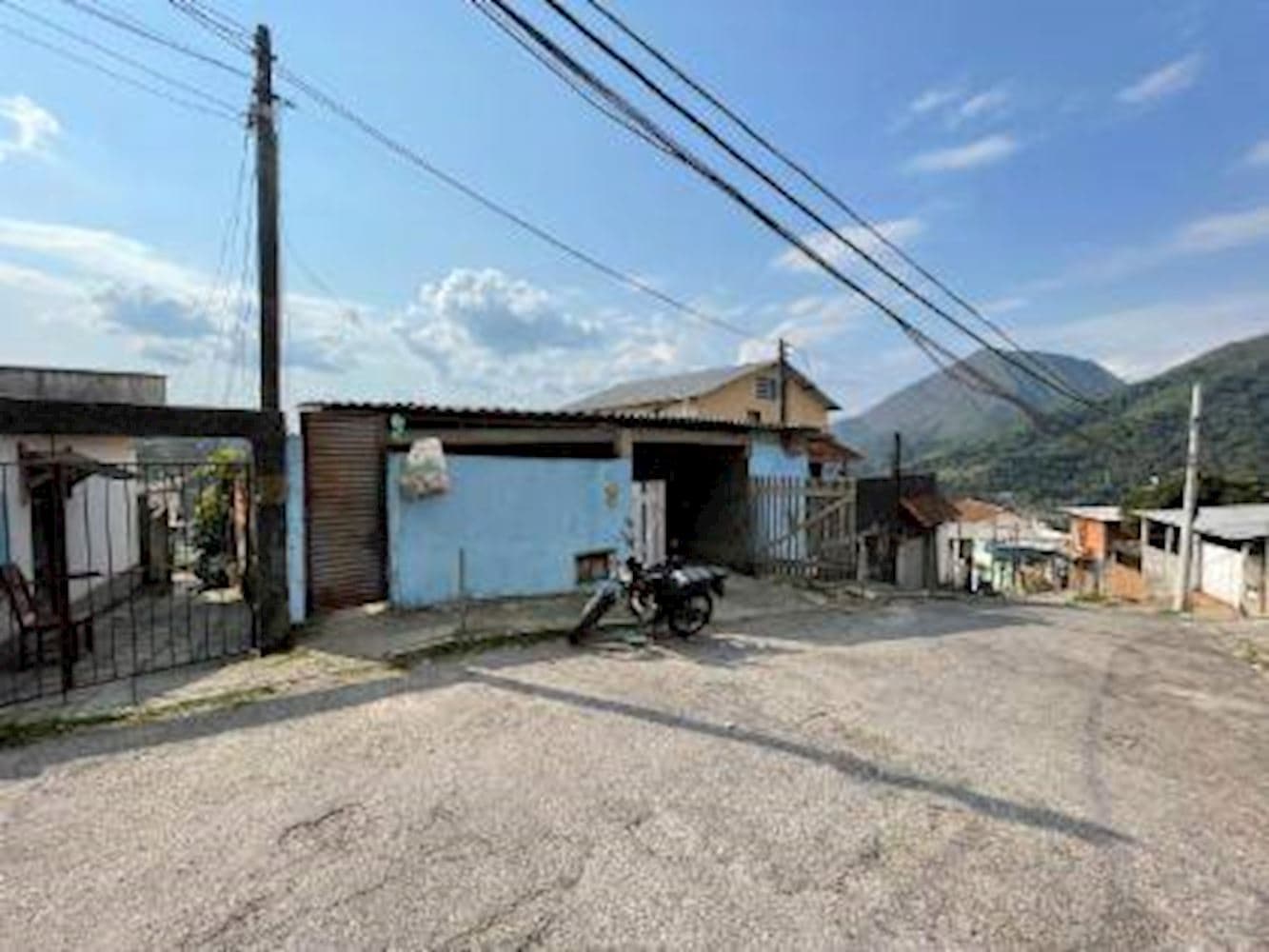 Foto 1 de 12: Casa em leilão em Teresópolis - RJ, bairro São Pedro — Casa - São Pedro - Teresópolis/RJ