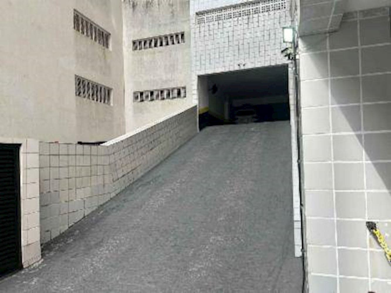 Foto 2 de 19: Apartamento em leilão em Guarujá - SP, bairro Pitangueiras — Apartamento - Pitangueiras - Guarujá/SP
