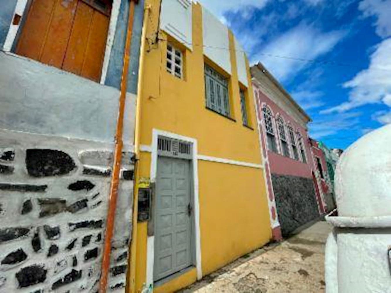 Foto 1 de 3: Casa em leilão em Cachoeira - BA, bairro Centro — Casa - Centro - Cachoeira/BA