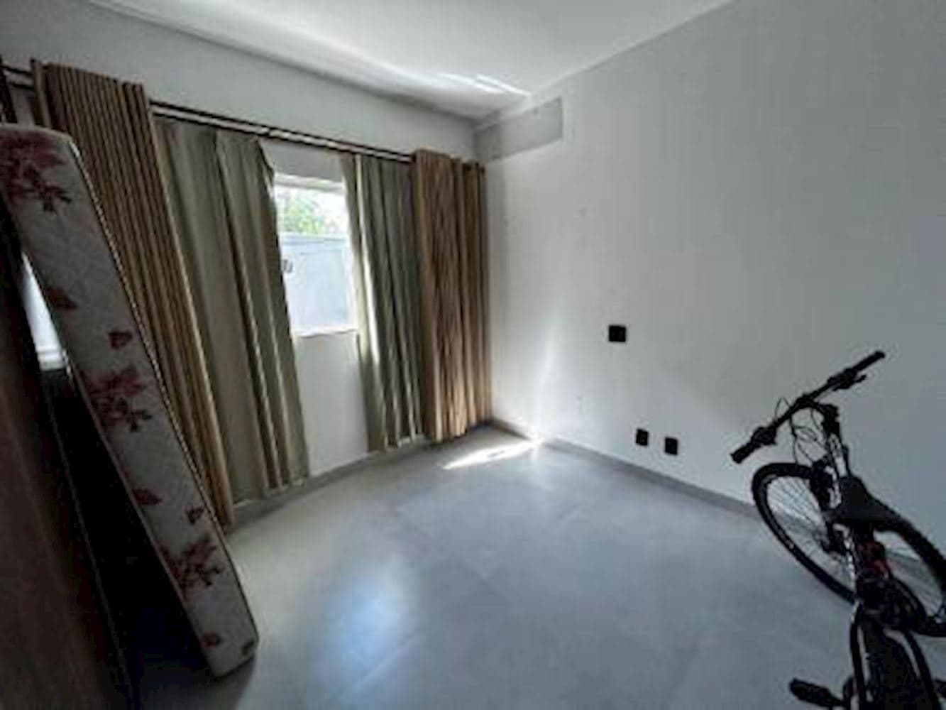 Foto 4 de 8: Casa em leilão em Goiânia - GO — Casa - Village Veneza - Goiânia/GO