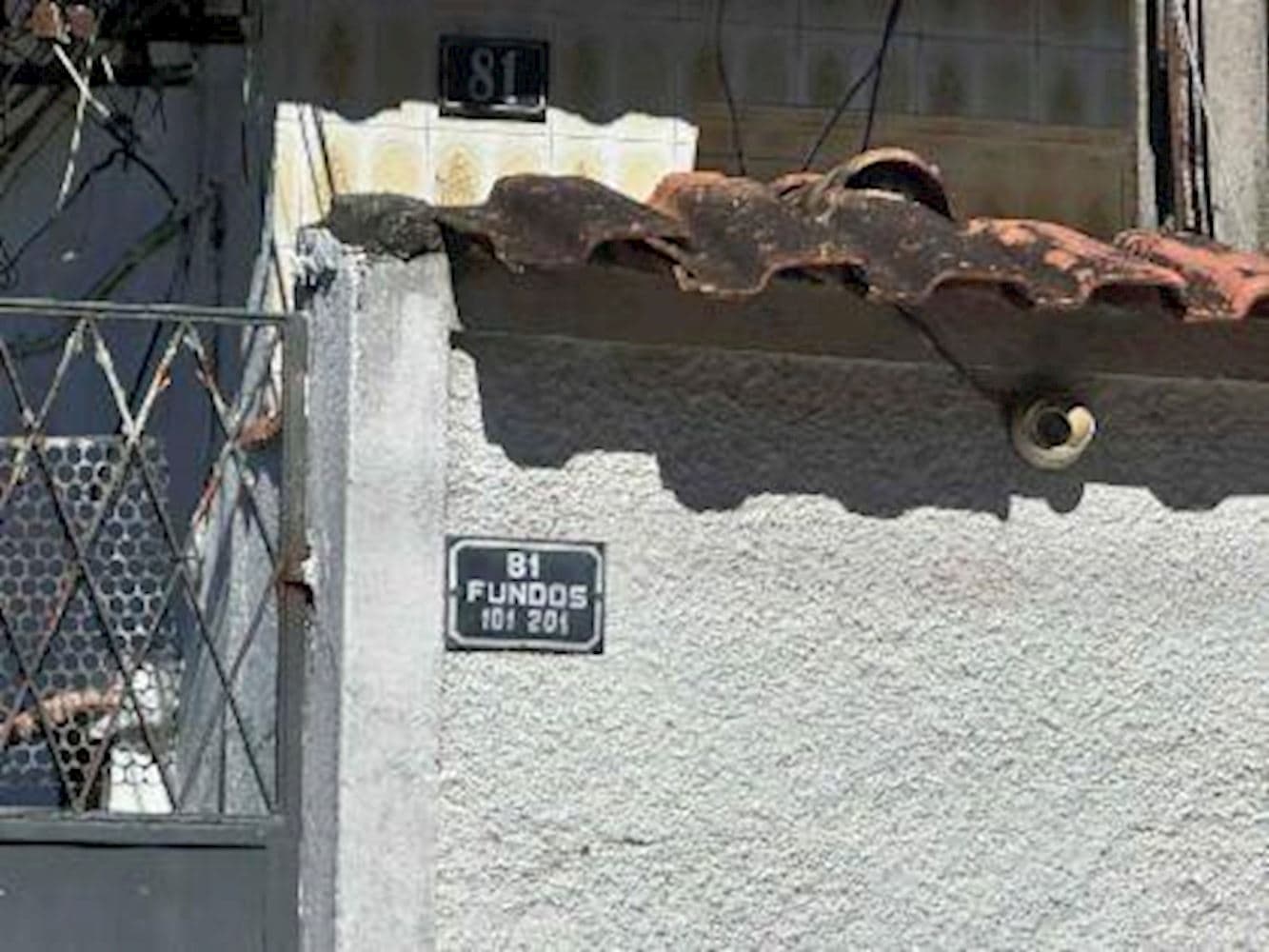 Foto 2 de 3: Apartamento em leilão em Rio De Janeiro - RJ, bairro Vila Valqueire — Casa - Vila Valqueire - Rio de Janeiro/RJ