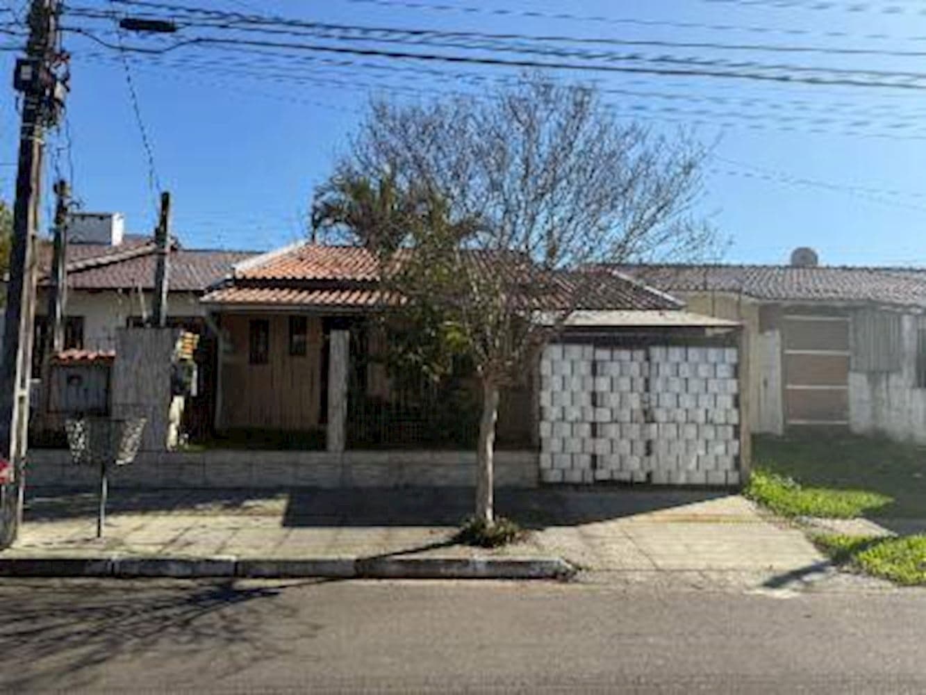 Foto 1 de 15: Casa em leilão em Canoas - RS, bairro Igara — Casa em Igara - Canoas/RS