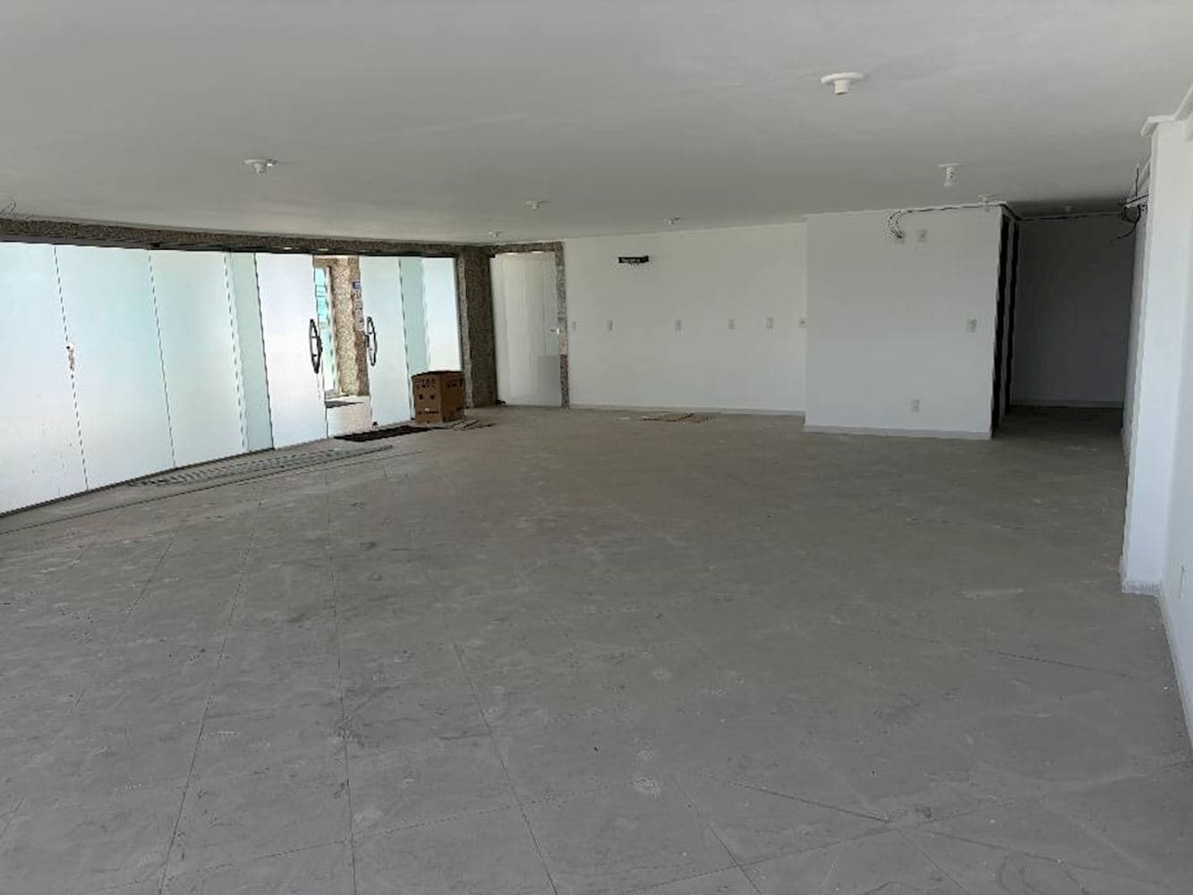 Foto 4 de 5: Comercial em leilão em João Pessoa - PB, bairro Manaíra — Loja no "Edifício Manaíra Palace Residence" -  Manaíra - João Pessoa/PB