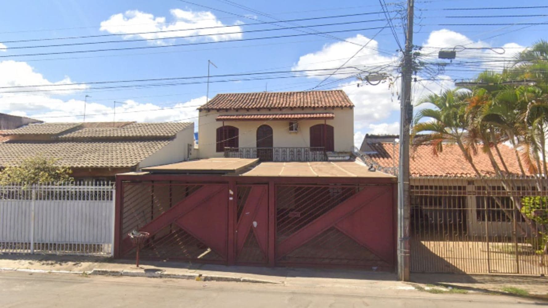 Foto 1 de 4: Casa em leilão em Brasília - DF, bairro Taguatinga — Casa em Taguatinga - Brasília/DF