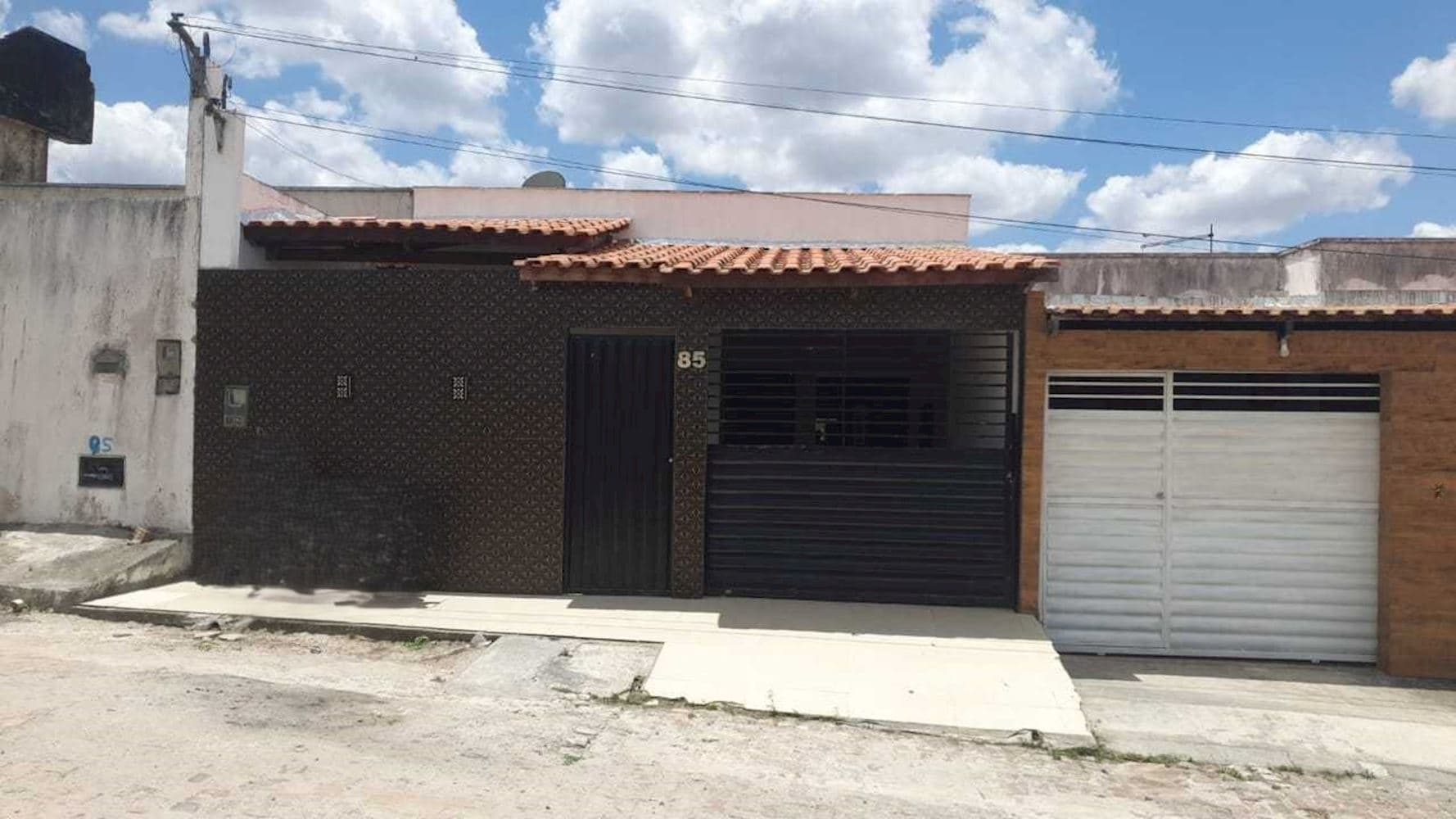 Foto 1 de 3: Casa em leilão em Serrinha - BA, bairro Cruzeiro — CASA, Padrão, 1 vaga(s) de garagem.