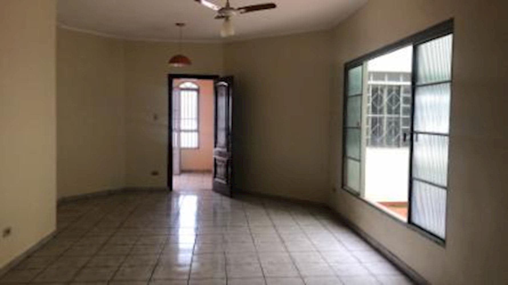 Foto 15 de 15: Casa em leilão em Campo Grande - MS, bairro Vila Taveirópolis — CASA, Padrão, 0 vaga(s) de garagem.
