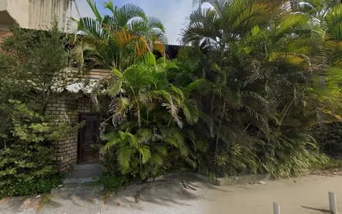 Casa em leilão em Guarujá - SP — Casa - Balneario Praia do Pernambuco - Guarujá/SP