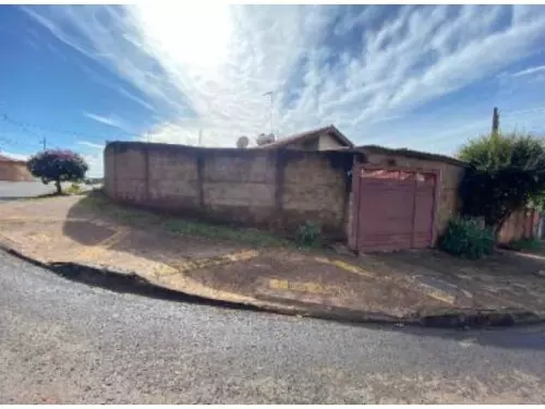Foto 1 de 3: Casa em leilão em Lençóis Paulista - SP — Frazão Leilões 1º Leilão De Imóveis | Estados: Al - Ba - Ce - Go - Ms - Mt - Pa - Pr - Rj - Rs - Sc - Sp | 3295 Lote 3295-11 Casa - Jardim Carolina - Lençóis Paulista/sp