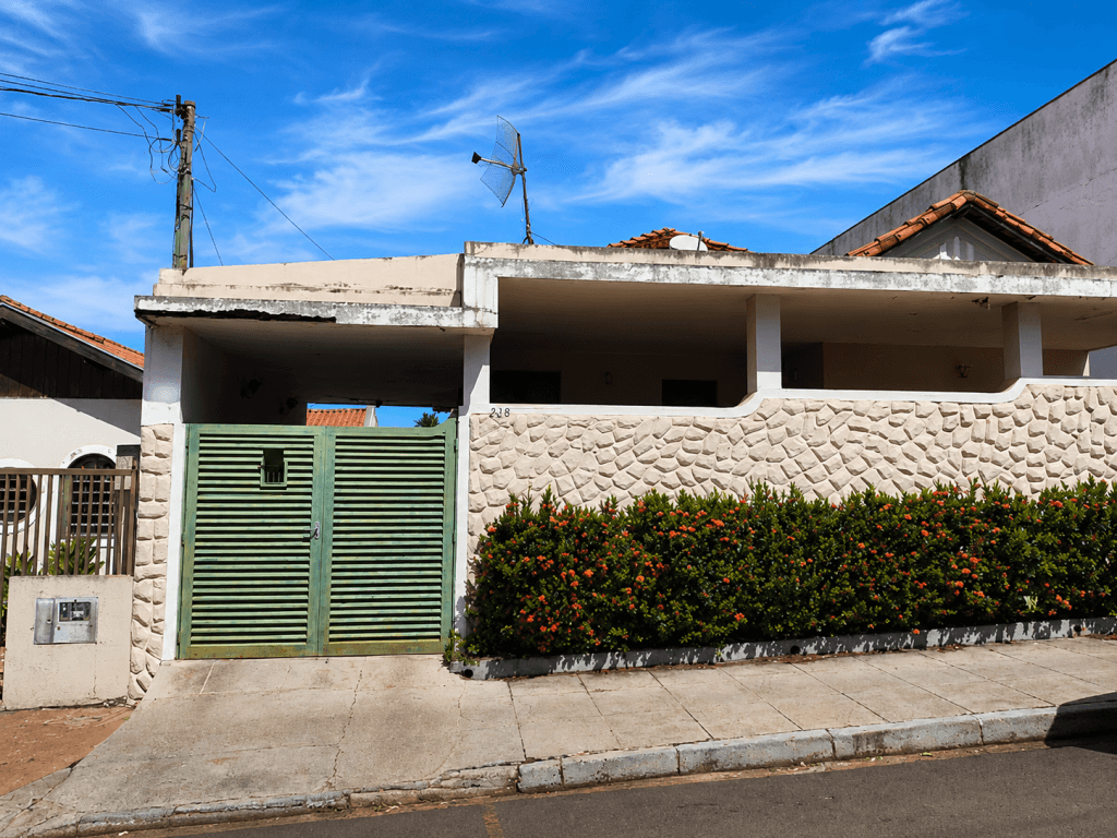 Casa em leilão em Paulo De Faria - SP, bairro Centro — Imóvel Residencial, 6 Cômodos, Centro, Paulo de Faria/SP