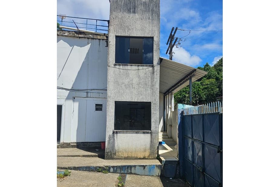 Foto 4 de 13: Comercial em leilão em Ilhéus - BA — Imóvel Comercial, 1.680m², Caixa D'água, Fortllev, 5.000L e Mini Rack, Cidade Nova, Ilhéus/BA
