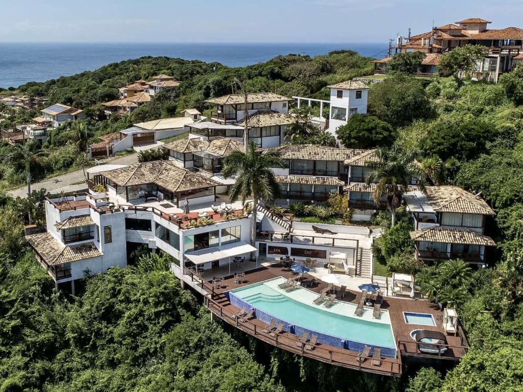 Foto 1 de 9: Comercial em leilão em Armação Dos Búzios - RJ — Hotel com vista, A.T.: 9.143m², 21 suítes, João Fernandes, Armação dos Búzios/RJ