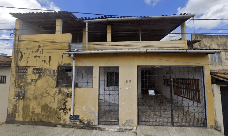 Casa em leilão em Camaçari - BA, bairro Gravatá — Casa residencial, Camaçari / BA com área construída de 32,906m² e uma área total de 185,00m²