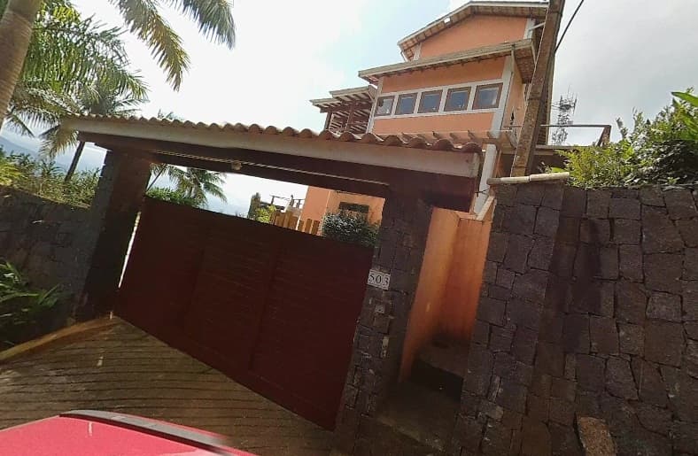 Casa em leilão em Ilhabela - SP, bairro Armação — Direitos do Imóvel Residencial, 595m², Armação, Ilhabela/SP