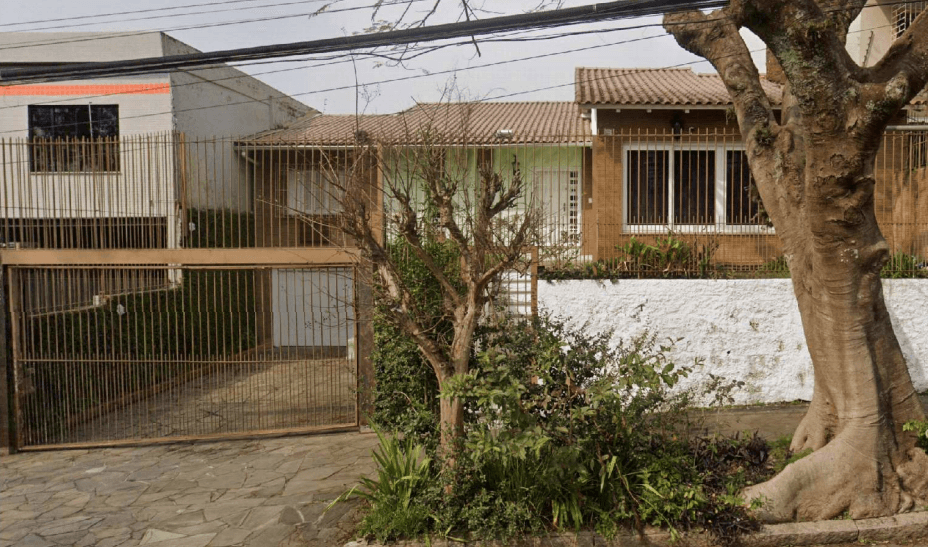 Casa em leilão em Porto Alegre - RS, bairro Partenon — Casa - Partenon- Porto Alegre/RS