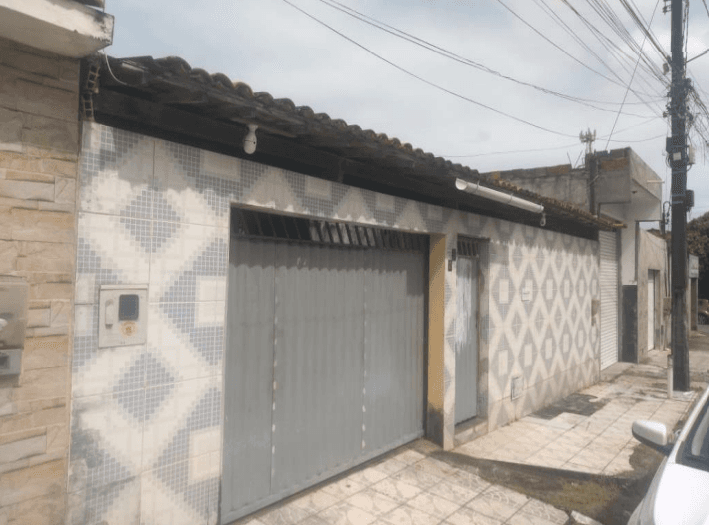 Casa em leilão em Camaçari - BA, bairro Gravatá — Casa com área construida de 32,906m² e uma área total de 200,00m² em Camaçari-BA