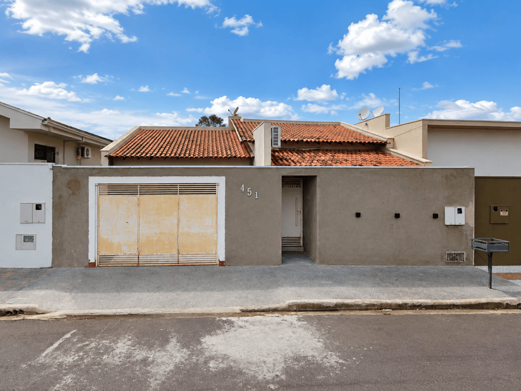 Foto 1 de 5: Casa em leilão em Adamantina - SP, bairro Vila Cicma — Imóvel Residencial, 330m², Adamantina/SP
