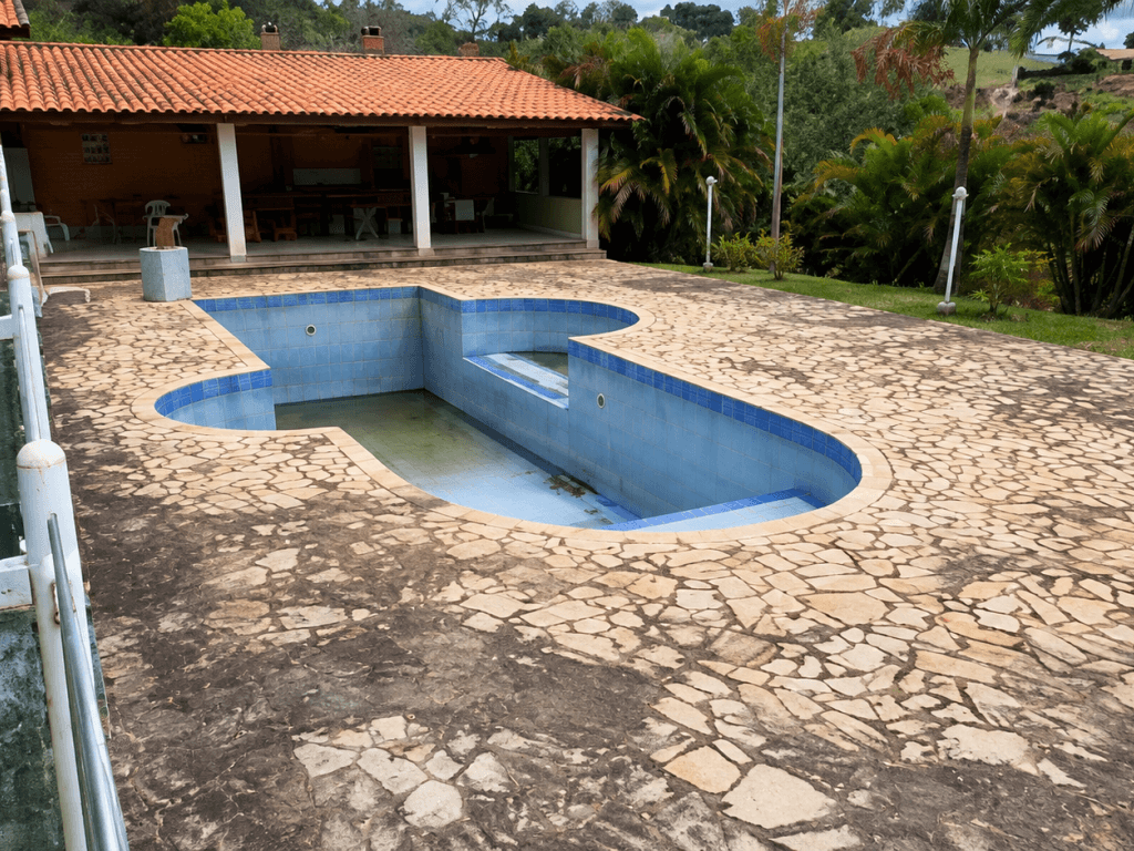 Foto 4 de 5: Terreno em leilão em Guararema - SP, bairro Lambari — Imóvel Residencial, 4 DORMITÓRIOS, 685m², Parque Agrinco, Guararema/SP