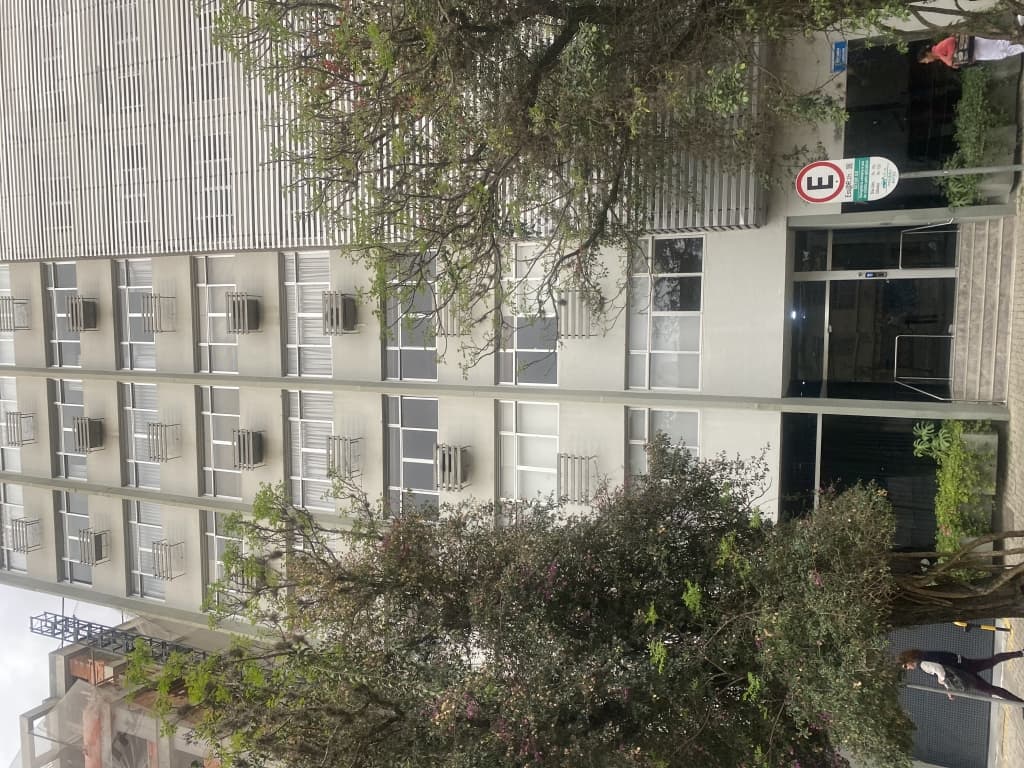 Foto 2 de 16: Apartamento em leilão em Curitiba - PR, bairro Centro — Apartamento n° 21 com 241m², Edifício Janaína - Curitiba/PR