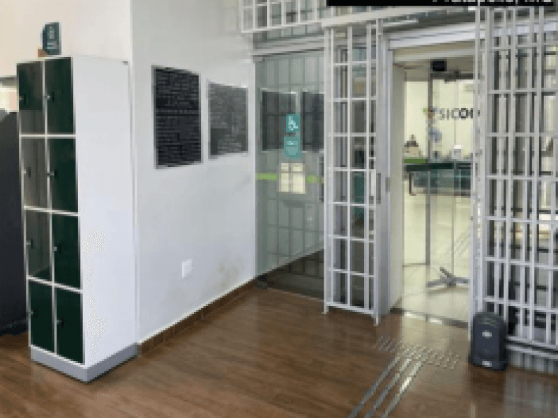 Foto 3 de 18: Comercial em leilão em Pratápolis - MG, bairro Centro — Prédio, Comercial, Centro