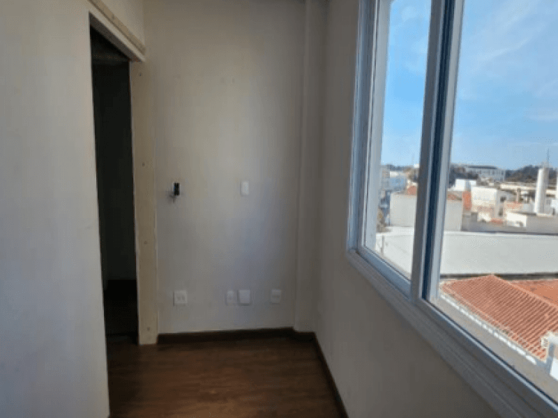 Foto 4 de 7: Comercial em leilão em Araçatuba - SP, bairro Centro — Sala, Comercial, Centro