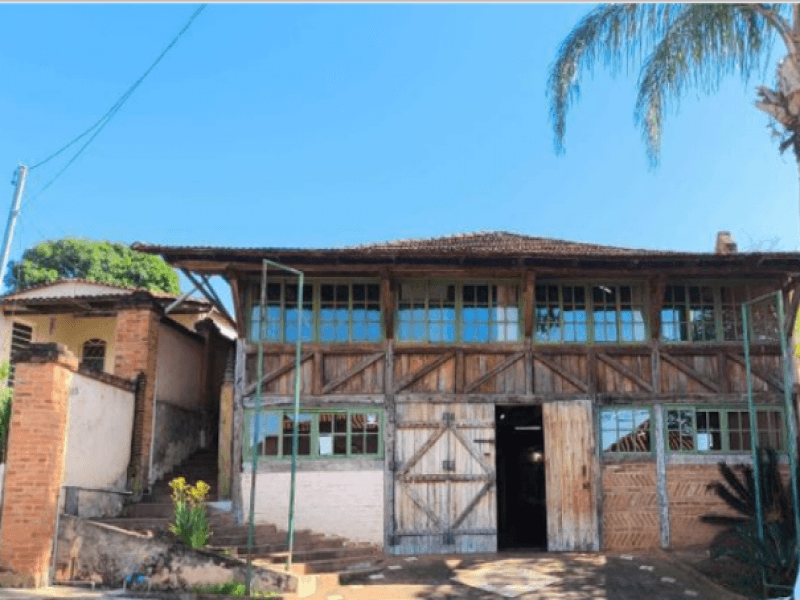 Foto 1 de 20: Comercial em leilão em Luz - MG, bairro Centro — Lote, Comercial, Centro
