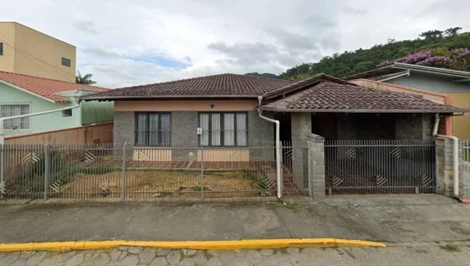 Casa em leilão em Rio Do Sul - SC — Casa - Rio do Sul-RS - Rua Voluntário da Pátria, 203 - Canoas