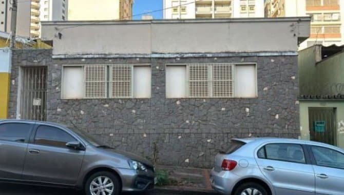 Casa em leilão em Ribeirão Preto - SP — Casa - Ribeirão Preto-SP - Rua Prudente de Morais, 352 e 362 - Centro