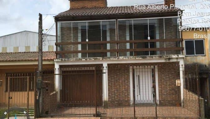 Foto 1 de 30: Casa em leilão em Pelotas - RS — Casa, Padrão, 1 Vaga(S) de Garagem