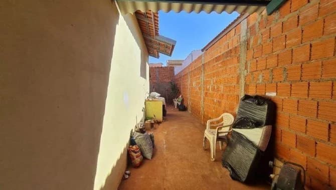 Foto 6 de 16: Casa em leilão em Colina - SP — Casa, Padrão, 1 Vaga(S) de Garagem